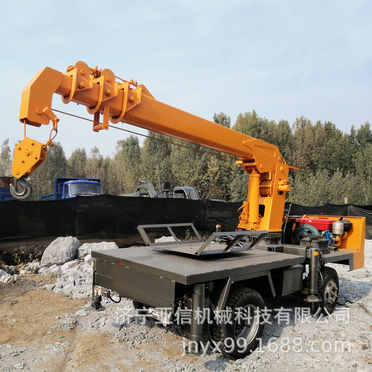 3吨四轮小型随车吊机厂家 四驱四不像背树吊运起重机 5吨自备吊车