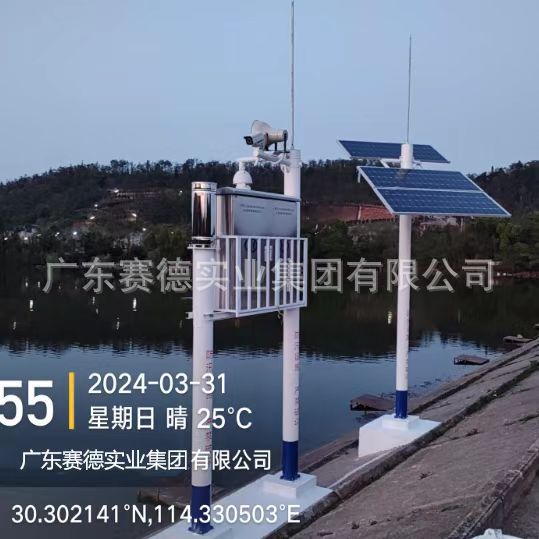 多功能监控杆枪机球机3.54米5米监控立杆深圳监控太阳能立杆厂家