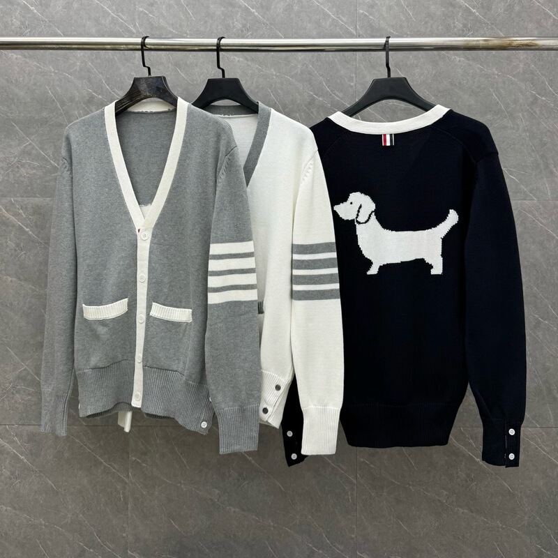 【Factory Store】High-Quality Women's Spring and Autumn Four-Bar Stripe Contrast Color Wool Knit Cardigan with Dog Motif on the Back 【Factory Store】High-Quality Women's Spring and Autumn Four-Bar Stripe Contrast Color Wool Knit Cardigan with Dog Motif on the Back