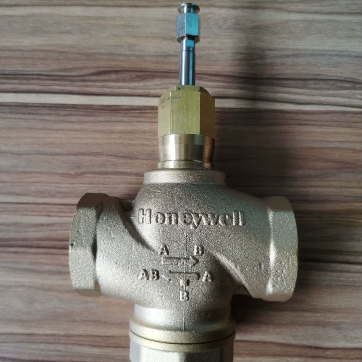 Honeywell Электрический три-ходовой клапан V5011B3W040