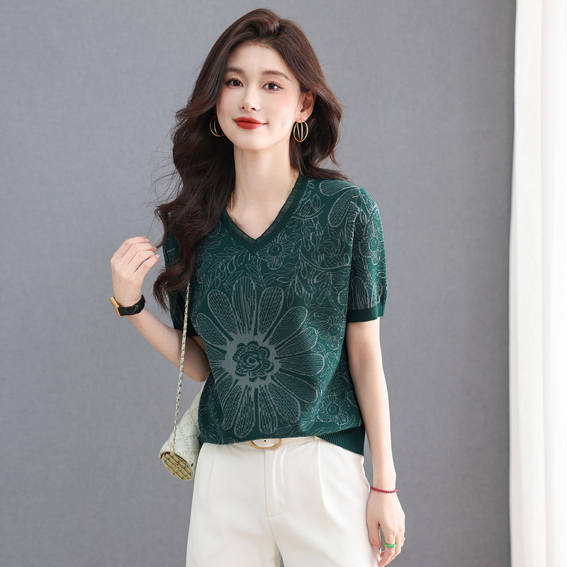 High-End Style Mom's Ice Silk V-Neck Short-Sleeve Knit Top for Women, 2026 Summer New Loose Printed Thin T-Shirt Top High-End Style Mom's Ice Silk V-Neck Short-Sleeve Knit Top for Women, 2026 Summer New Loose Printed Thin T-Shirt Top