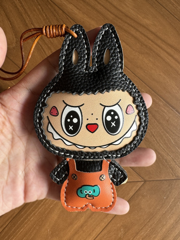 手作りのクリエイティブな本革製品、龍翔革模様の布ペンダント、ギフト漫画ペンダント、かわいい装飾、ZHでカスタマイズ可能|undefined