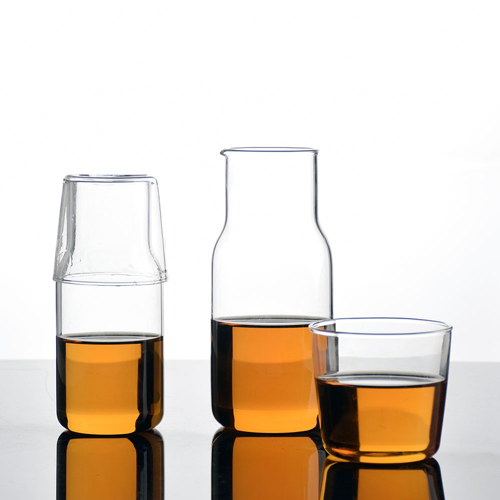 Capacious split glass teapot for home use
