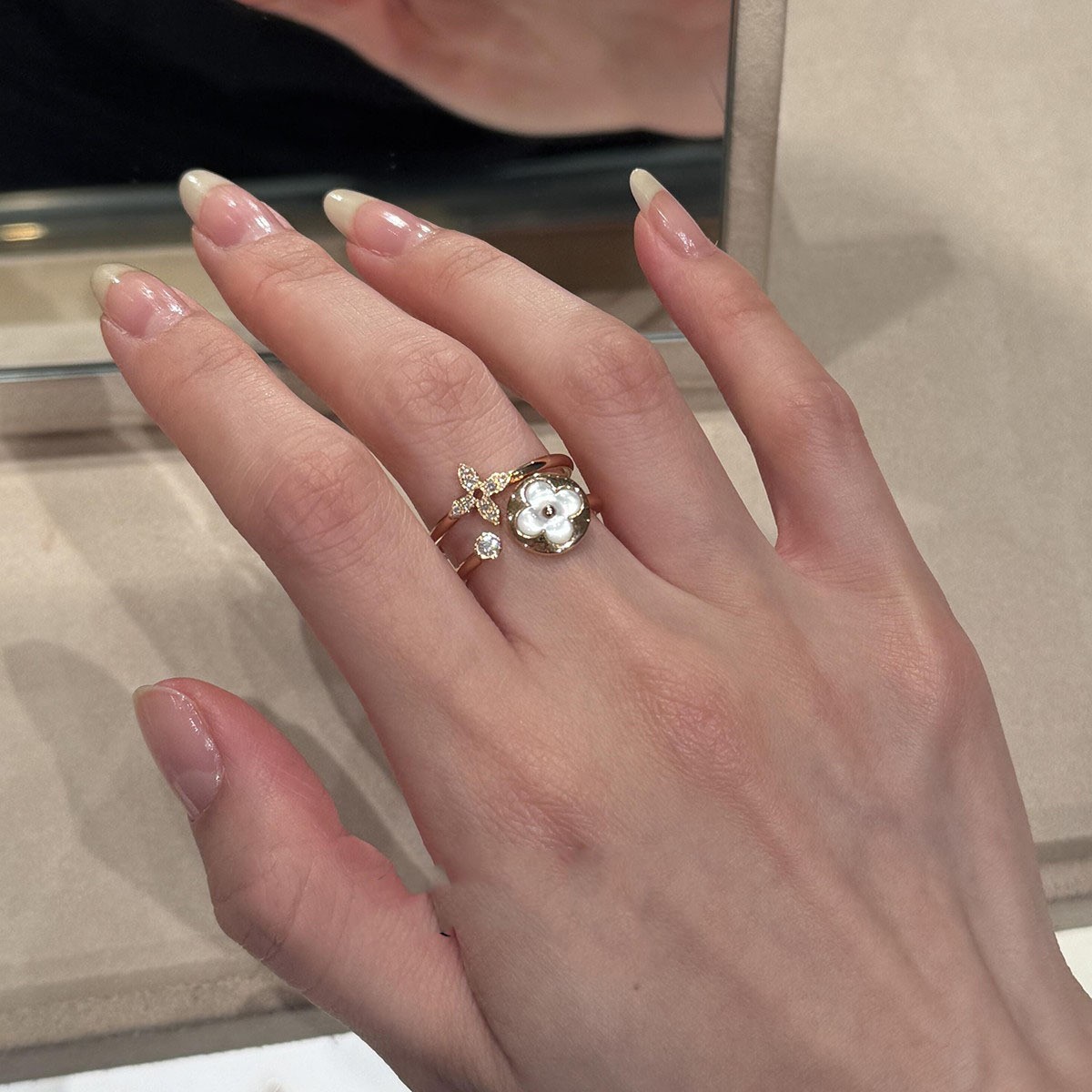 Leichter Luxus, hochwertiges Tragegefühl, funkelnde Diamantimitation, Perlmuttblume, offen, für Damen, modisch und elegant._voghion.com