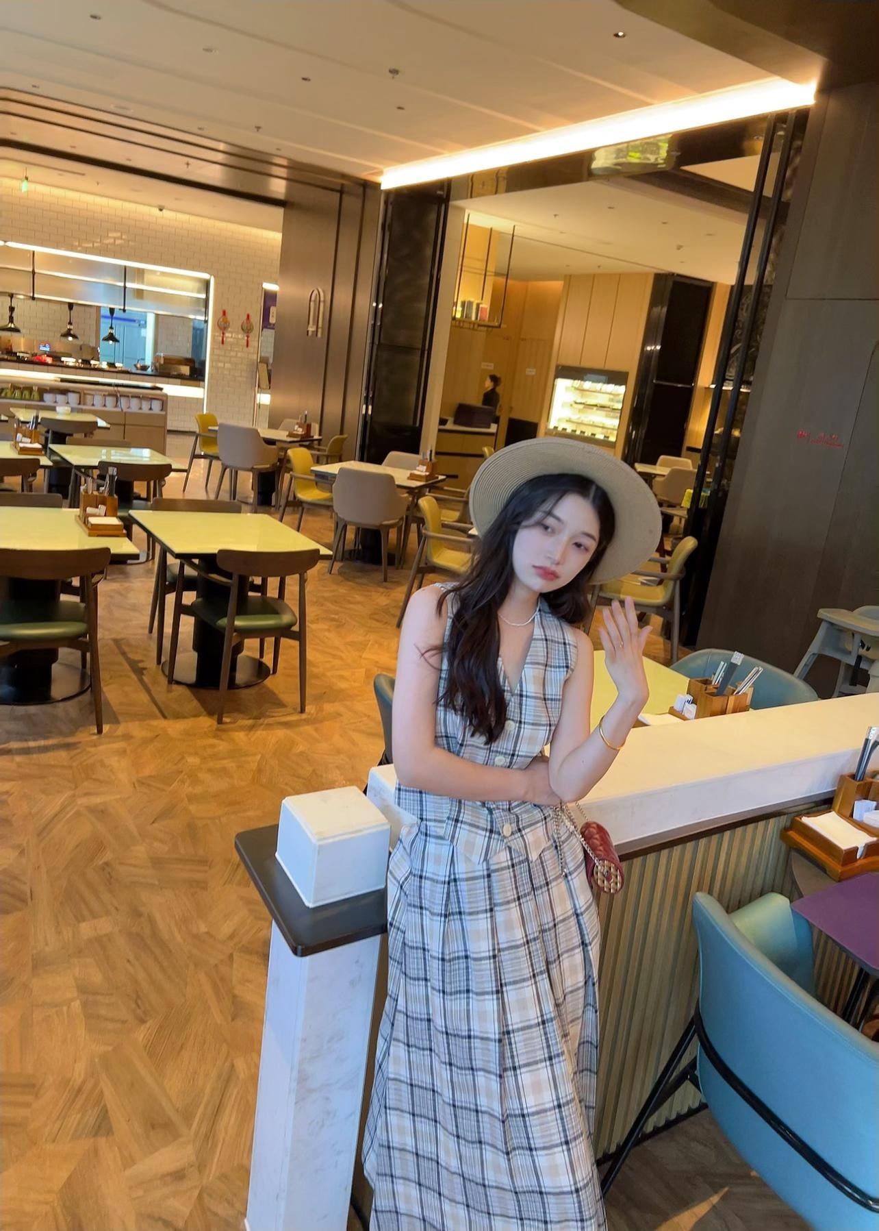 Bộ vest gile và chân váy linen kẻ caro cao cấp cho nữ — áo ghi lê chi tiết 4
