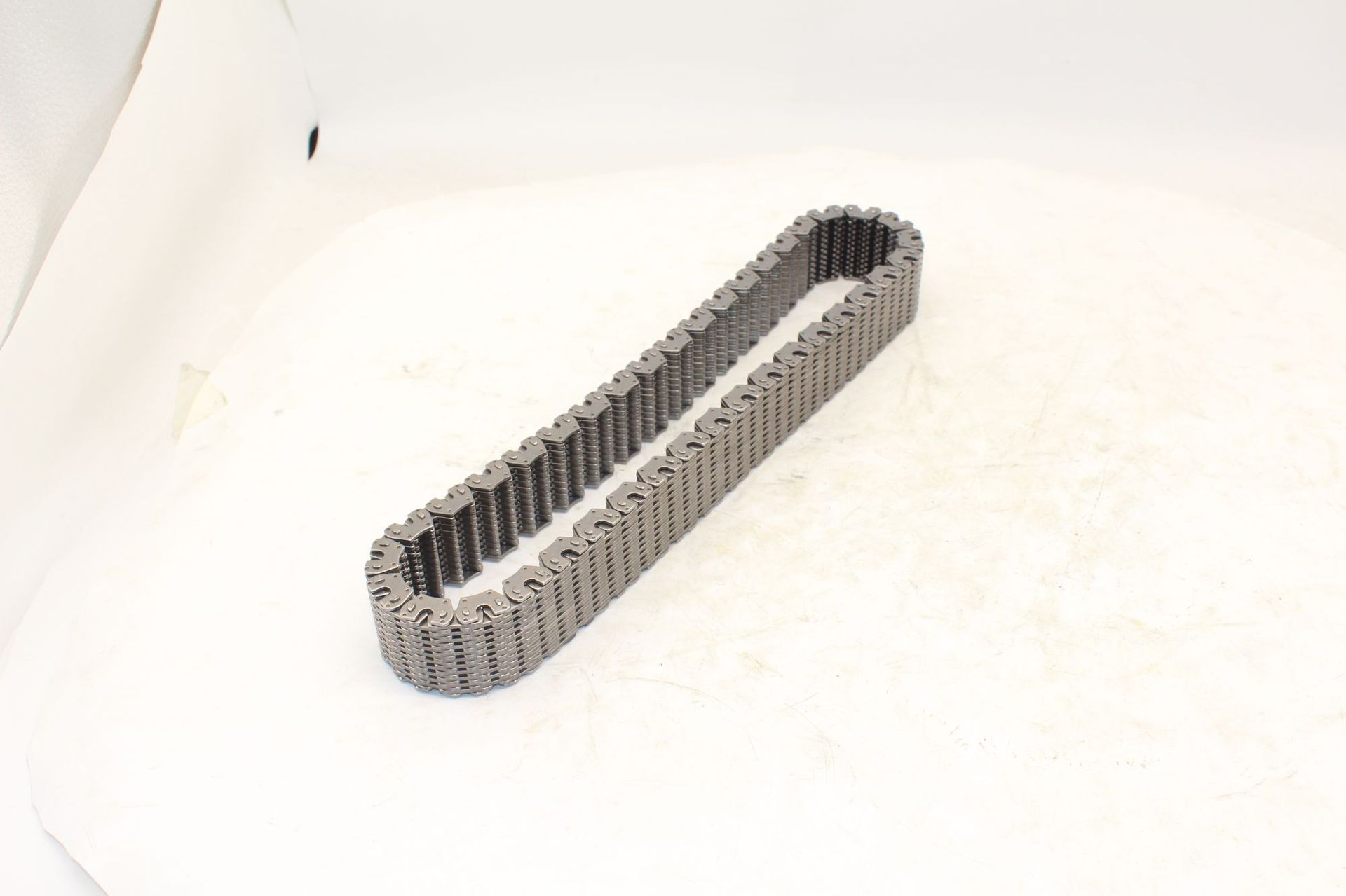 Suitable for Land Rover Evoque chain assembly; automotive engine transmission system parts, directly supplied by the factory