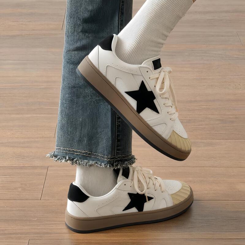 Retro star-patterned, distressed casual sneakers for women, 2026 spring/autumn new collection, breathable mesh, versatile color-block design, German training shoe style