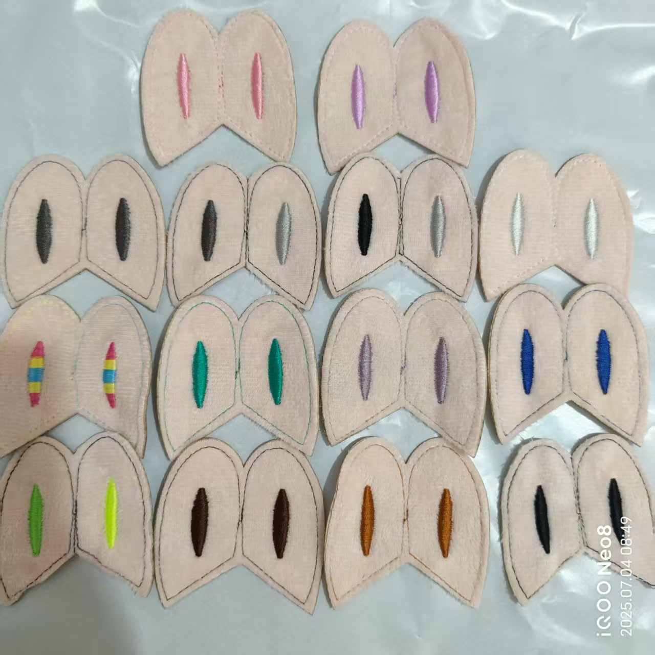 精美泡泡玛特毛绒玩具风格刺绣耳朵电脑刺绣布贴配件厂家直批货源