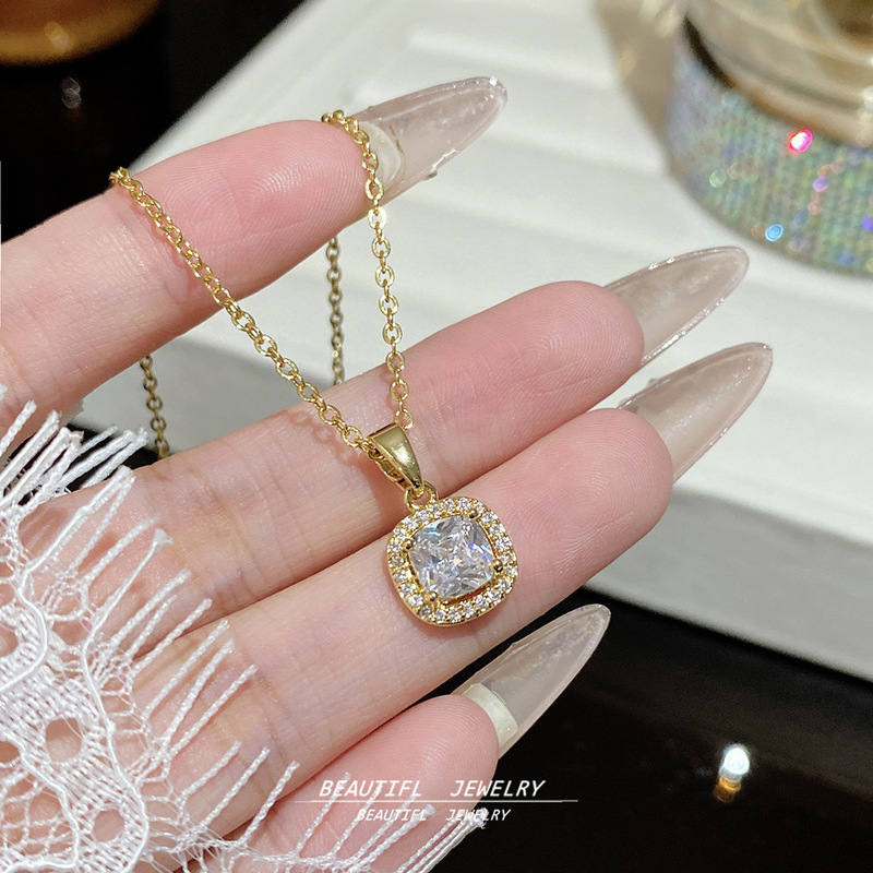日韓風万能で上品なチタン鋼ネックレス、軽やかな高級感、個性的なデザインのペンダント、新作、色褪せない、シンプルな鎖骨チェーンアクセサリー|undefined