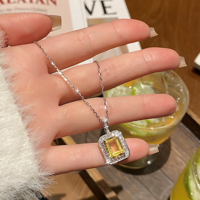 Gem Cross-border Douyin Live S925 Collar de plata esterlina Colgante cuadrado de piedra natural para mujer Cadena de clavícula con sentido de diseño avanzado