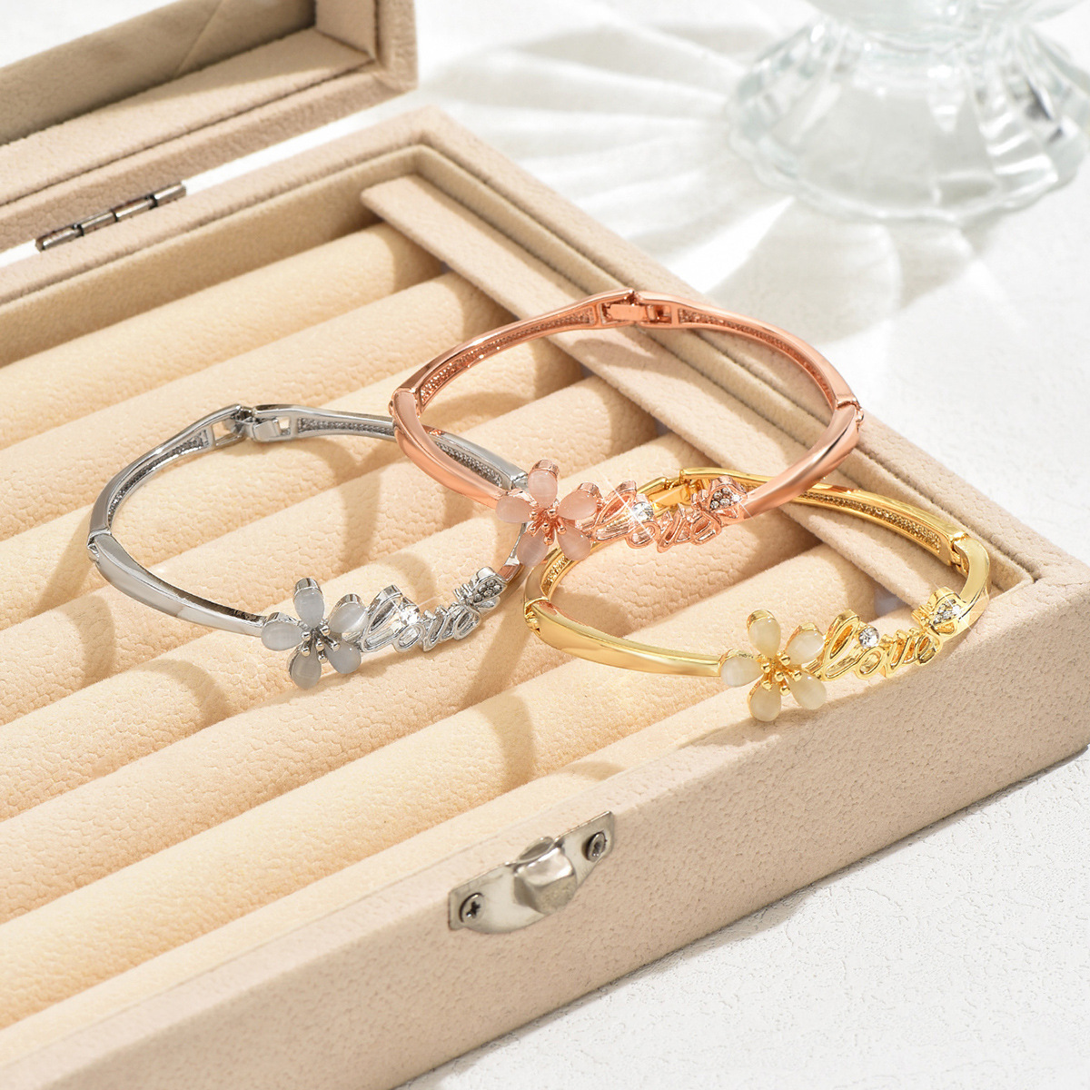 Brazaletes de joyería coreana de moda elegante de aleación de flores hueco brazalete de dama Vera Qixie regalo image 5