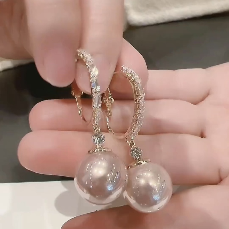 High sense South Korea Dongdaemun earrings big pearl earrings personality trendy simple internet celebrity 2024 new trendy earrings High sense South Korea Dongdaemun earrings big pearl earrings personality trendy simple internet celebrity 2024 new trendy earrings