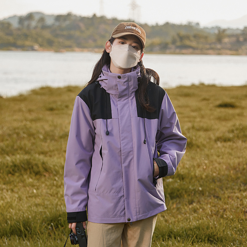 Hombres y mujeres tres en uno al aire libre desmontable a prueba de viento impermeable ropa de trabajo de montaña abrigo caliente logotipo impreso
