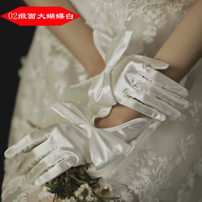 Short Lace Bridal Gloves with Pearls and Bow, Wrist-Length Elegant Wedding Accessory
