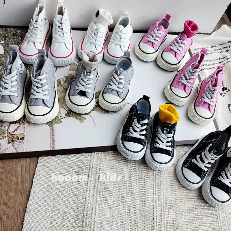 Маленькие и средние дети дикие холщовые туфли 2025 новые студенты сплошной цвет универсальные туфли для мальчиков обувь для девочек повседневная обувь