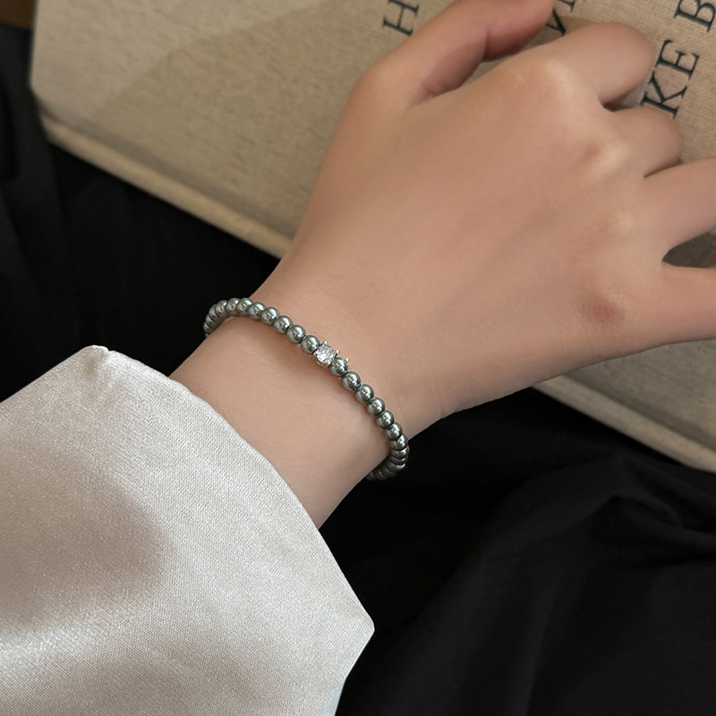 elegant fashionable bracelet with zircon pearl
