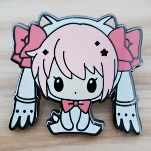 Magic Girl Small Round Deer Eye Round Cute Cartoon Anime Girl Brooch Metal Badge