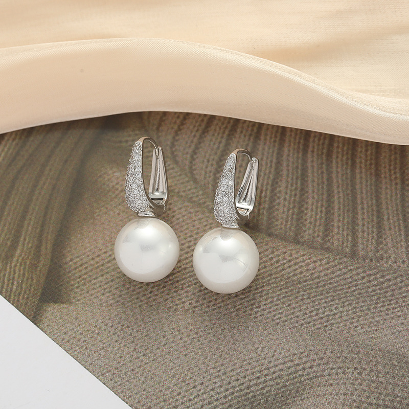 Elegante øreringe med dråbedesign i sølv til kvinder_voghion.com