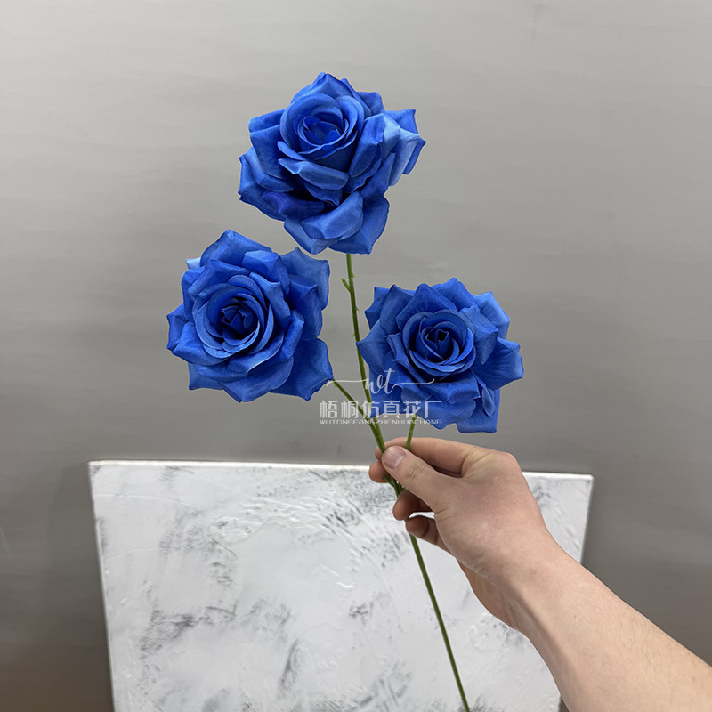 3-head curled diamond rose—sapphire blue