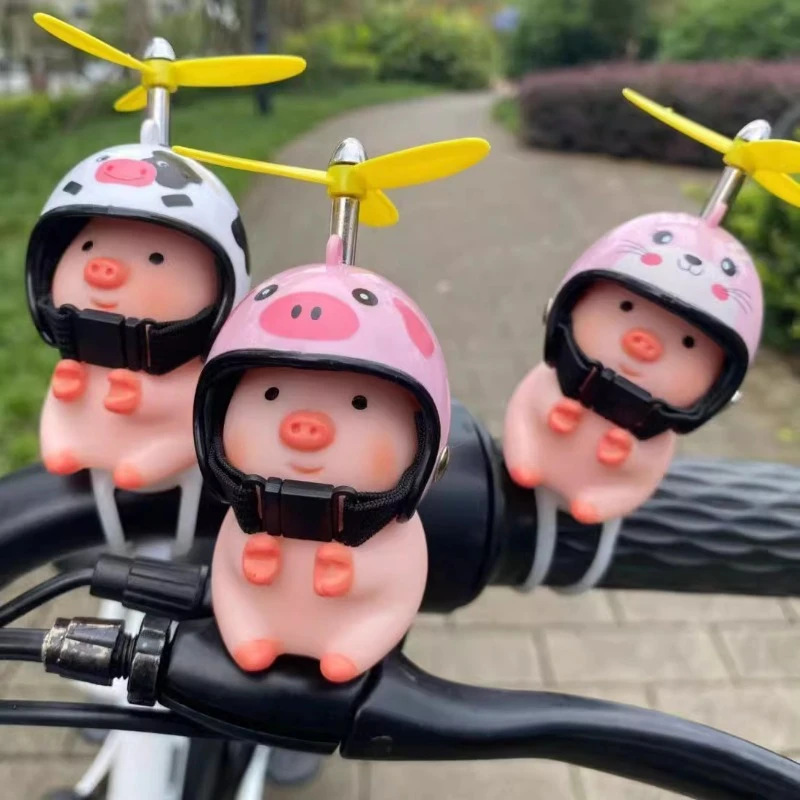 電気自動車の装飾品漫画の豚の装飾品自転車コーギーアクセサリーピカチュウヘルメット竹トンボ装飾|undefined