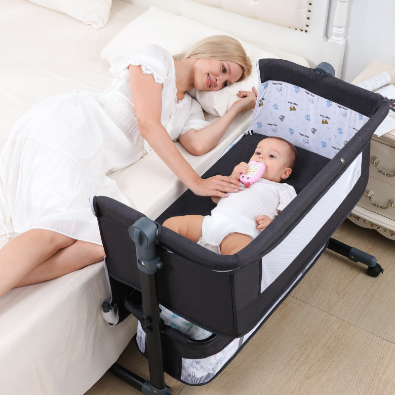Cama de cuna multifuncional para recién nacidos móvil con cama plegable junto a la cama Cama de juegos para bebés con mesa de pañales con rodillos