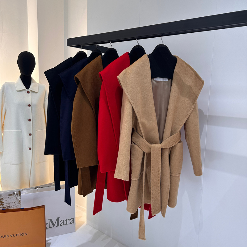 M's Rialto Camel Velvet Outwear Mid-Length Hooded Autumn and Winter New Loose Lace-Up Elegant Water Ripple Outwear M's Rialto Camel Velvet Outwear Mid-Length Hooded Autumn and Winter New Loose Lace-Up Elegant Water Ripple Outwear