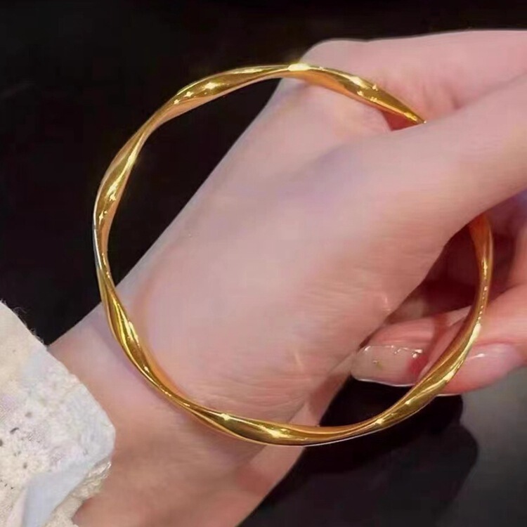 Titanium steel non-fading Mobius ring bracelet Golden niche design simple irregular bracelet female plain ring elegant Titanium steel non-fading Mobius ring bracelet Golden niche design simple irregular bracelet female plain ring elegant