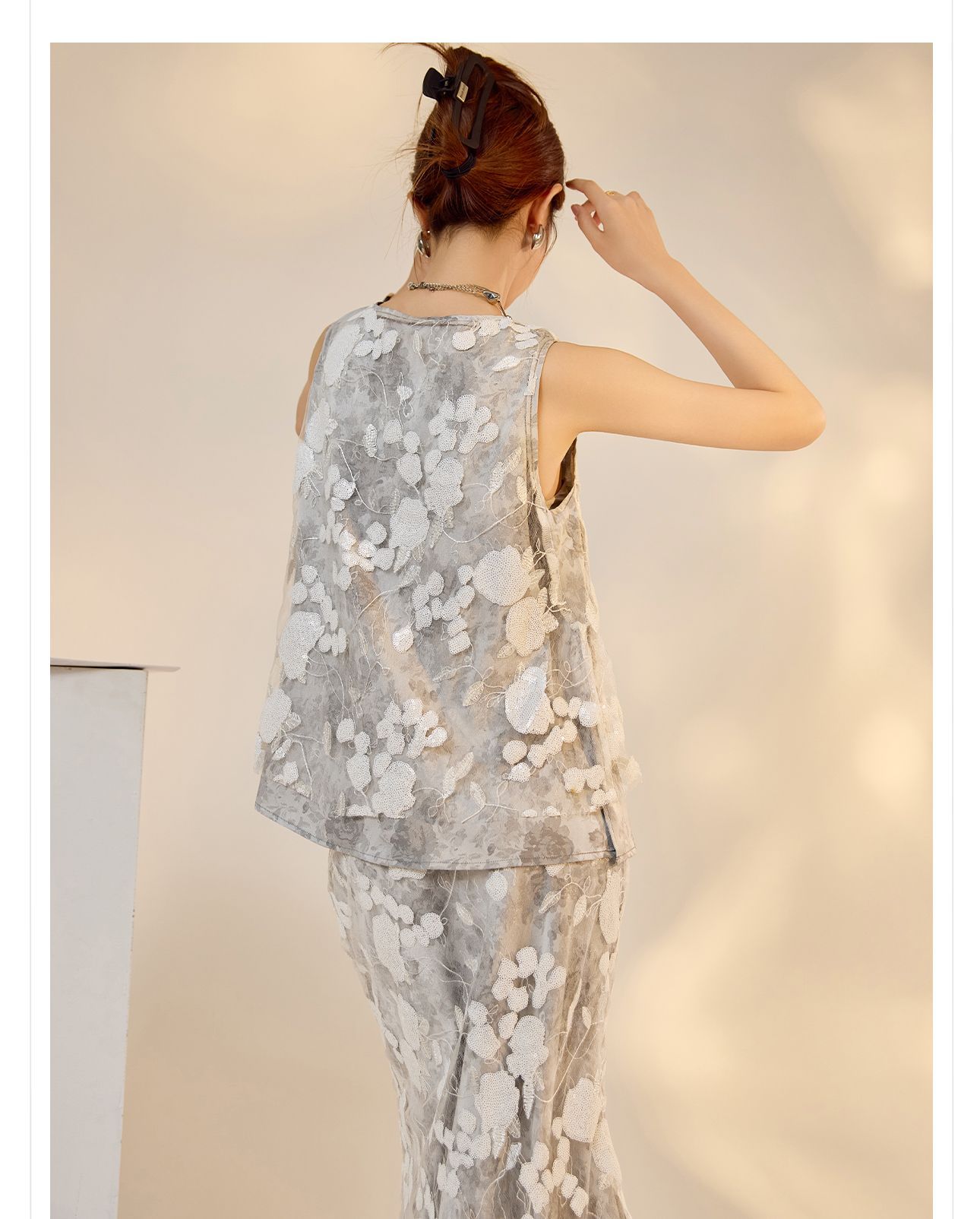 Bộ vest nữ phong cách Trung Quốc mới mùa hè 2026, thêu sequin, chân váy ngắn và áo vest — Chân váy màu trắng be, Chân váy đen cao cấp, Gilê đen cao cấp, Gi lê màu trắng be chi tiết 12