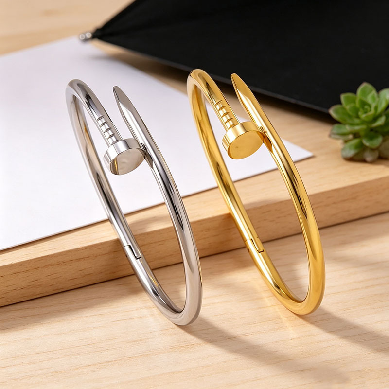 European and American style 18k polished titanium steel nail bracelet, niche design, light luxury and exquisite, suitable for commuting, directly supplied by the manufacturer European and American style 18k polished titanium steel nail bracelet, niche design, light luxury and exquisite, suitable for commuting, directly supplied by the manufacturer