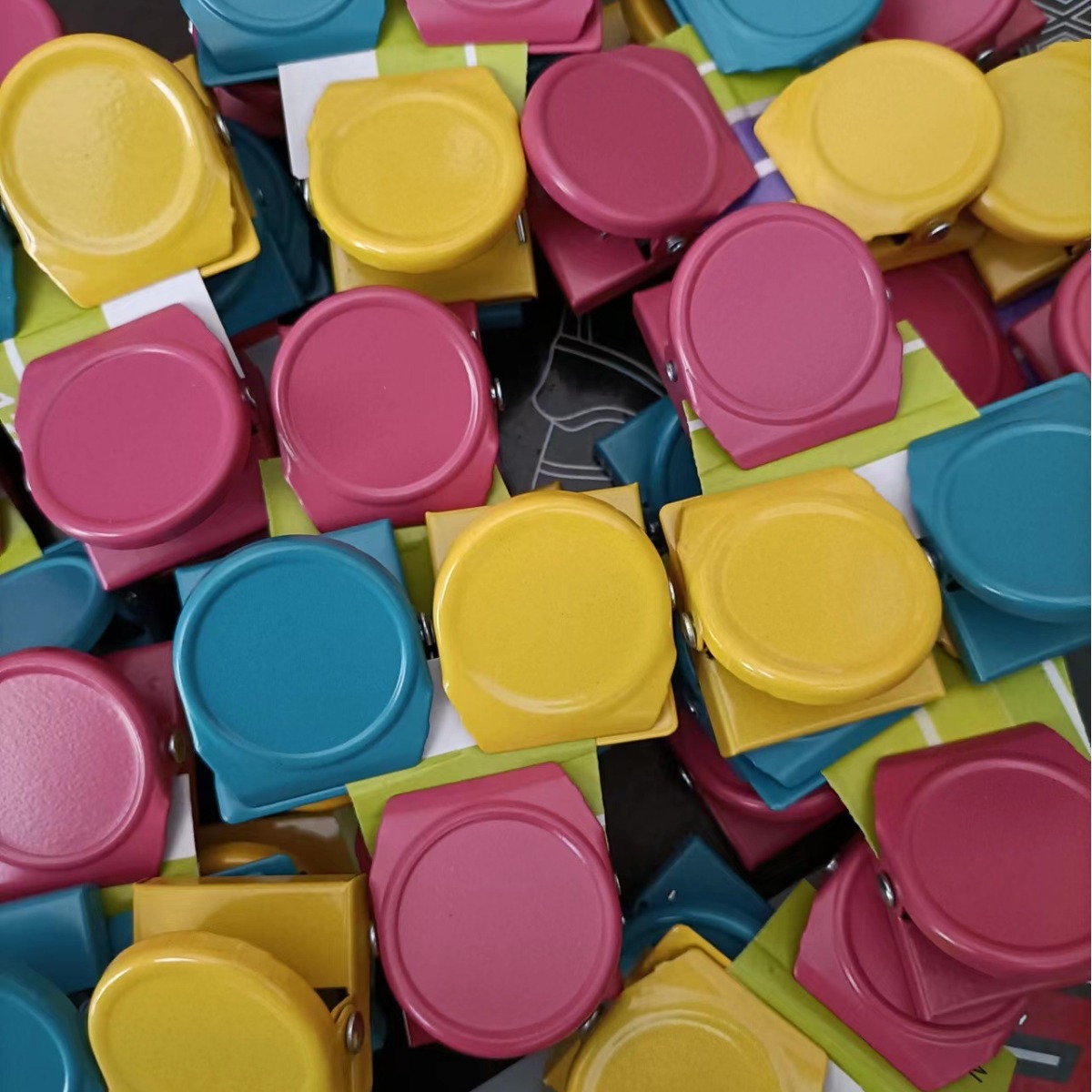 Office supplies multi-color creative magnetic clips size 35*30*23 discounted price wholesale bulk ready stock supply