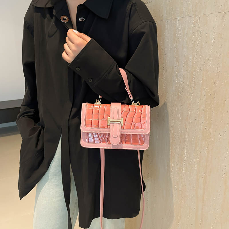 Håndholdt firkantet steinmønster 2024 Ny stil, trendy, eksklusiv, design i liten nisje, fasjonabel enkel kryssskulder_voghion.com