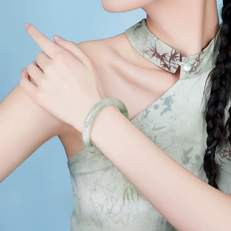 圆条天山翠手镯美人镯天然雪翠玉镯金丝玉叮当手镯飘花玉石手镯子