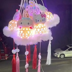竹の漫画の小さい提灯の爆発金の新中国式の中秋節の新年の観光地区の夜市は露店を並べて子供の小さい提灯を発光します。
