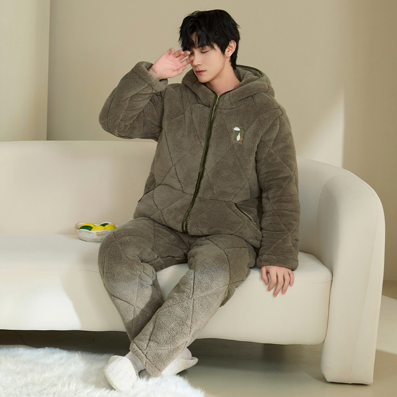 Pijamas de algodón de tres capas para hombres 2024 invierno de lana de coral de manga larga suelta y gruesa ropa de casa cálida set casual