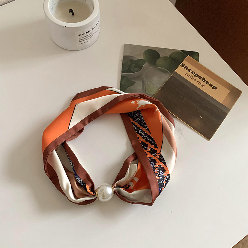 Bufanda de seda para mujer, sentido largo de alta calidad, primavera y verano, nueva versión coreana del collar de perlas de todo fósforo, bufanda de seda con hebilla magnética al por mayor