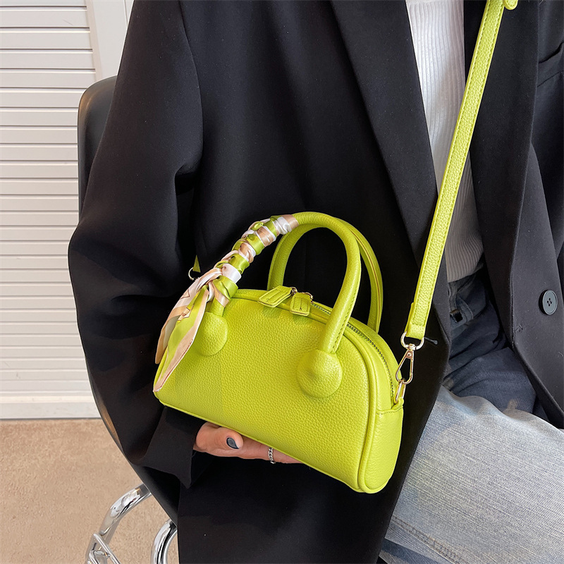 Frau Klein Alle Jahreszeiten Pu-leder Einfarbig Mode Oval Reißverschluss Handtasche display picture 5