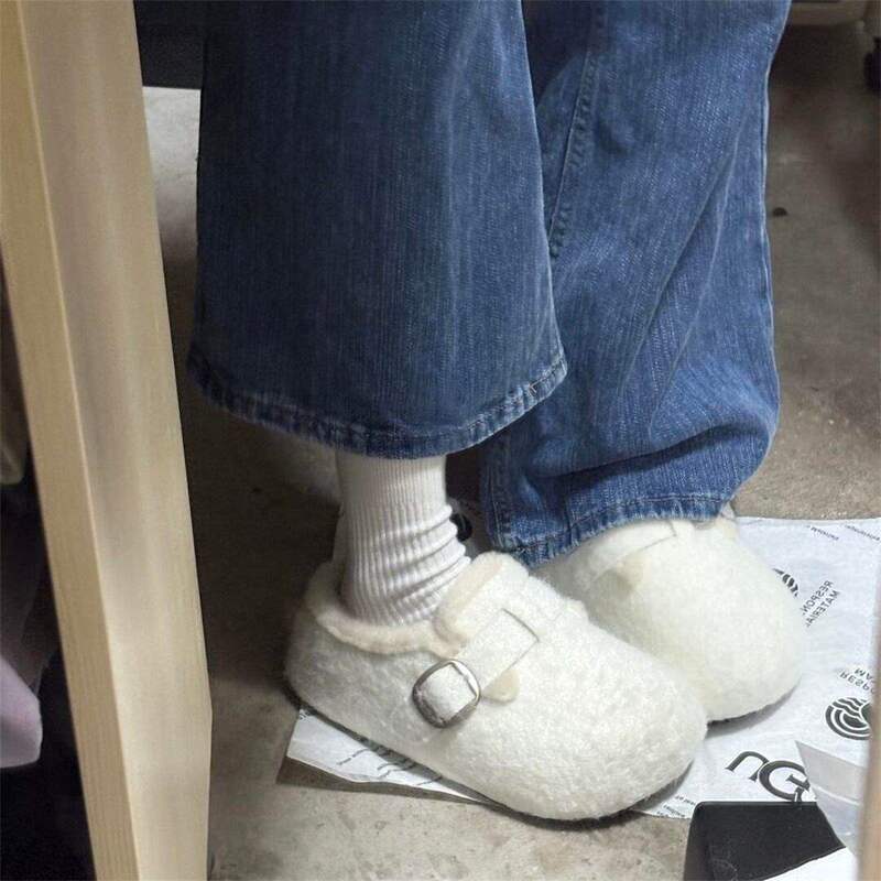 Thick-Soled Felt Fleece-Lined Retro Birkenstock Shoes for Women to Wear Outside 2025 New Style Super Soft Fur Shoes for Going Out Baotou Slippers