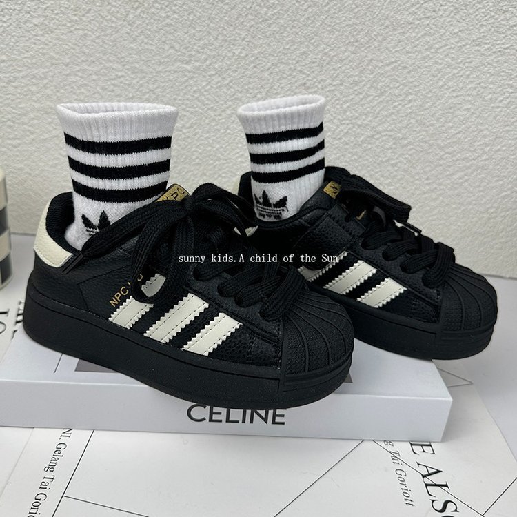 Children's sneakers