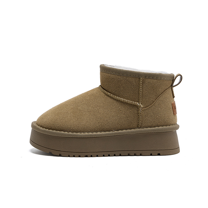 Botas de nieve de tubo corto de lana suave y cálida, zapatos de algodón de moda versátiles para viajar, zapatos a prueba de viento de la escuela secundaria.
