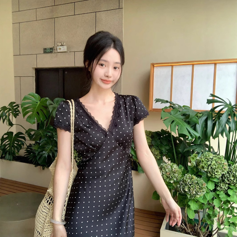 プラスサイズファットmm韓国Vネックレーススプライシング水玉ドレス女性の夏の新しいスタイルの肉をカバーし、スリムに見えるロングスカート2025|undefined