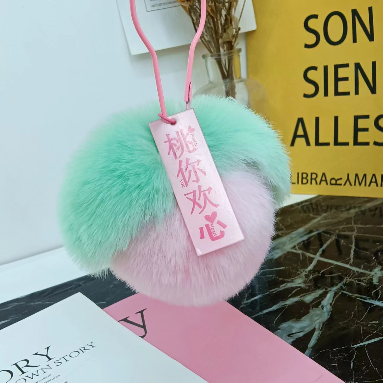 Imitación de piel de conejo Rex buena cosa sucedió Caqui colgante de peluche bola llavero bolsa de joyería teléfono móvil adornos hechos a mano de piel