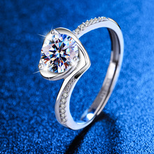 S925纯银莫桑石戒指镀白金爱心戒指求婚表白ins时尚个性结婚戒指