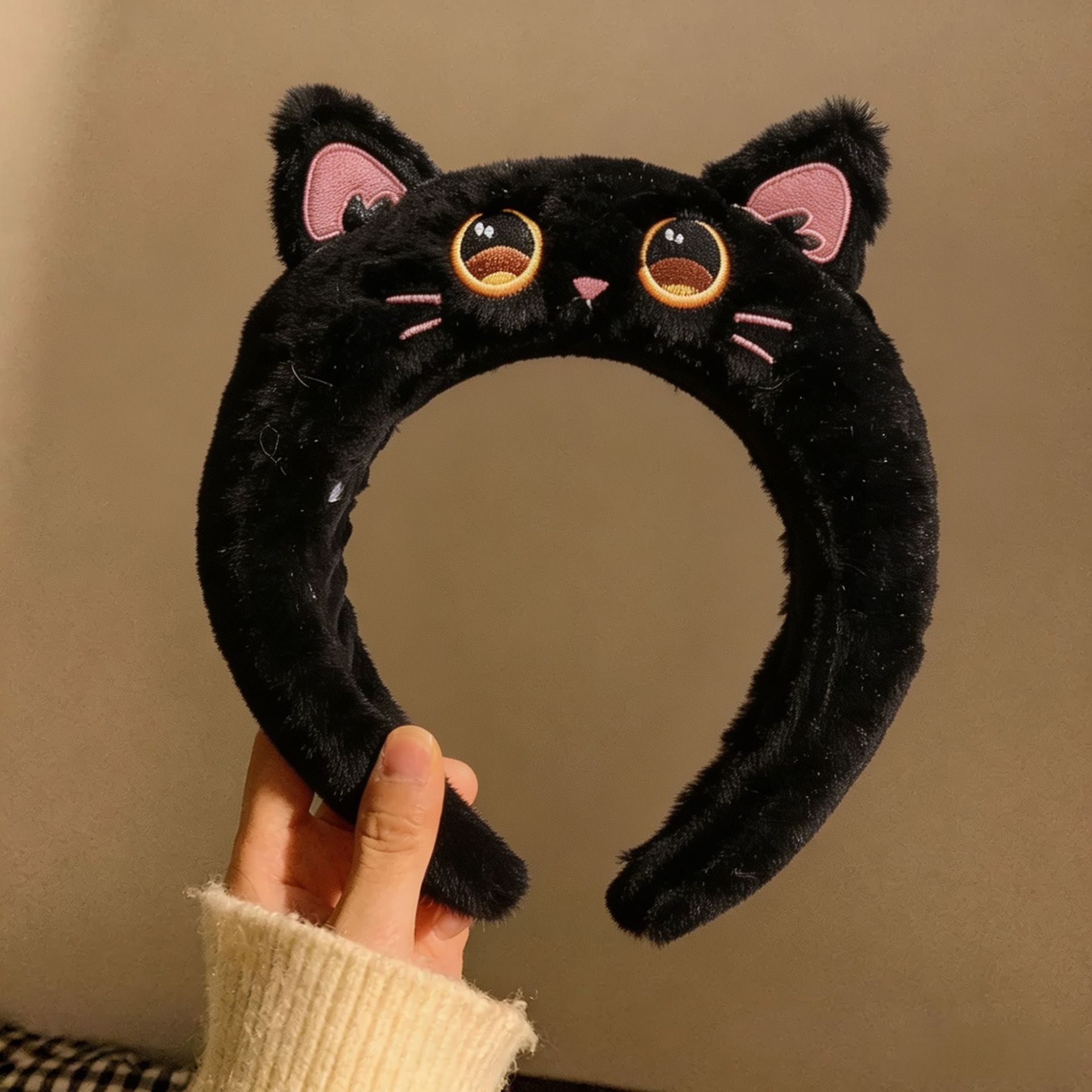 黑色猫咪
