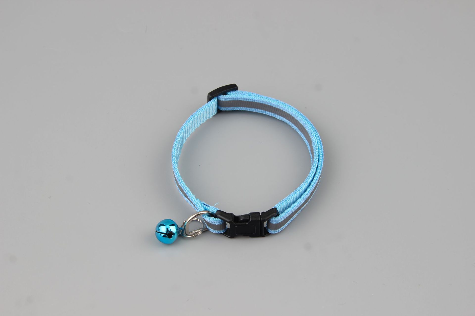 Excluso transfronterizo 1.0 Collar reflectante con hebilla negra para mascotas Parche para perros Collar de campana Collar para gatos Spot al por mayor