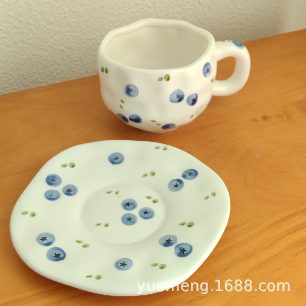 Taza de café de cerámica navideña irregular, linda taza con diseño de flores y corazones pintados a mano, juego de taza y platillo para té de la tarde