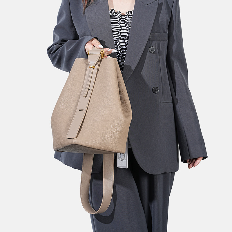 Ins Niche Design Luxury Genuine Leather Women's Shoulder Bag, Light Luxury Commuter Cowhide Large Capacity Crossbody Bucket Bag - Thumbnail 2