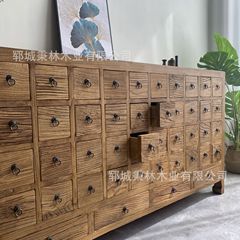 古い楡の木の漢方薬の戸棚の中国式の木製の茶葉の戸棚の多いせいろうの収納棚の楡の木の薬の薬の格子の戸棚