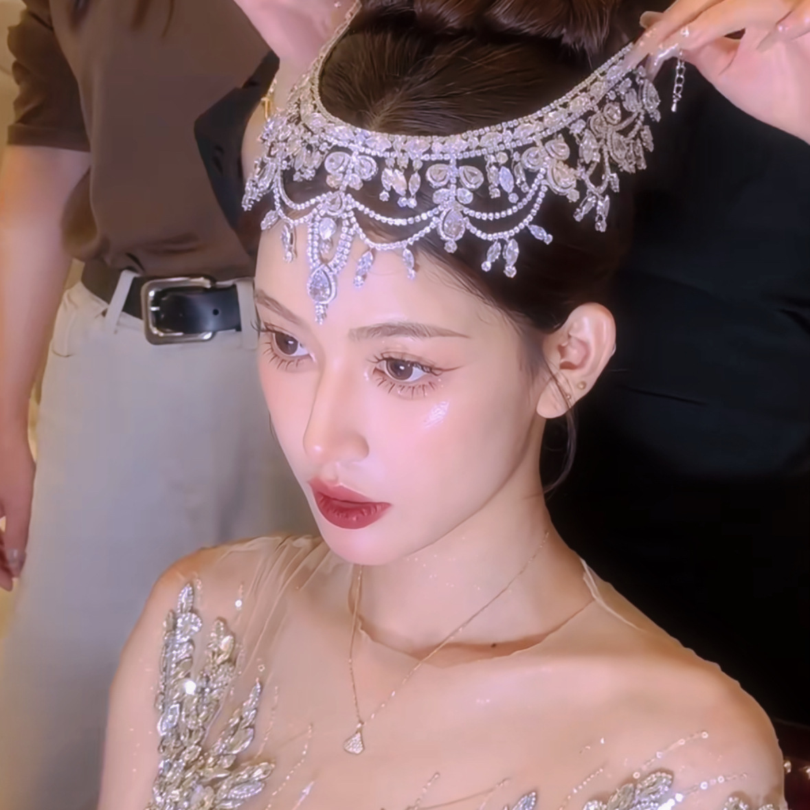 新款新娘高级感结婚公主锆石头饰发饰 时尚礼服摄影配饰 额饰头链