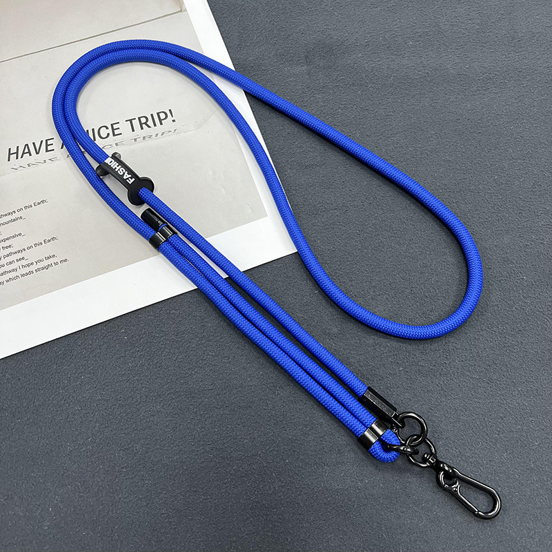 日系8mm携帯電話のストラップは、携帯ケースのストラップに斜めにまたがっています。|undefined