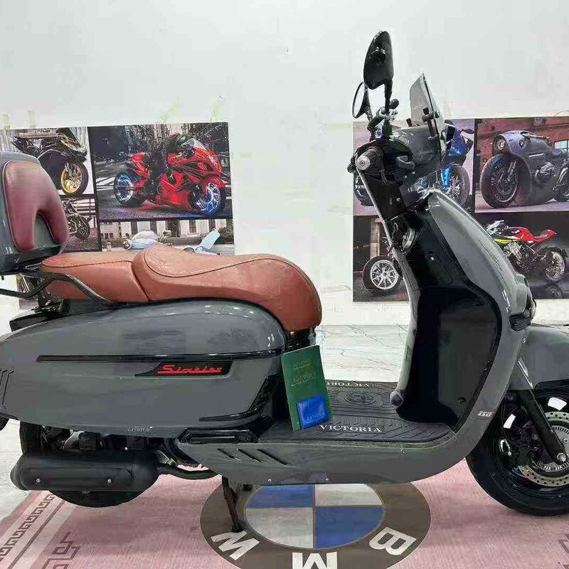 Victoria 150 Dushi Fashion Retro Scooter with National Standard Four-Stroke Electronic Fuel Injection, Cement Gray Color Fuel Scooter Victoria 150 Dushi Fashion Retro Scooter with National Standard Four-Stroke Electronic Fuel Injection, Cement Gray Color Fuel Scooter